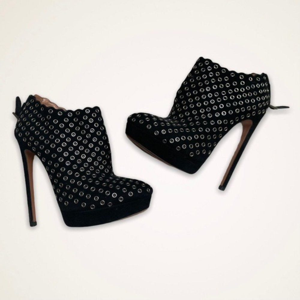 Alaia Paris Suede Booties Ankle Boots Grommets 5.5